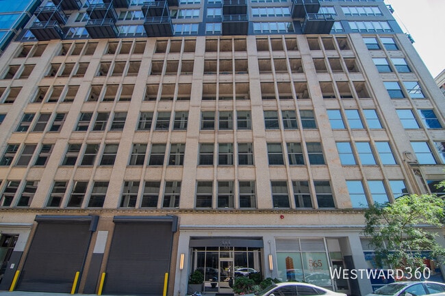 Building Photo - 565 W Quincy-510 Unit 510