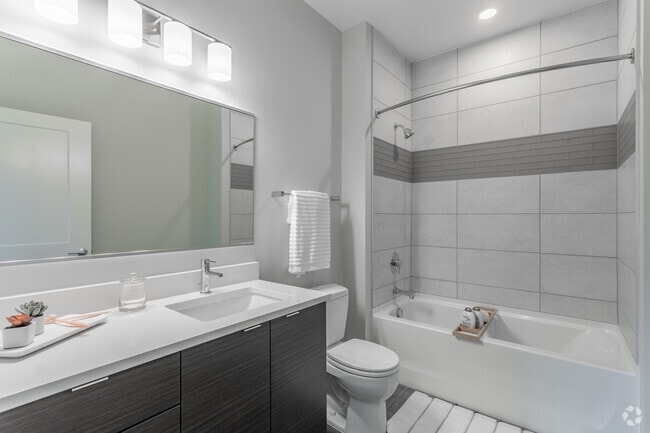 2BR, 2BA - 904SF