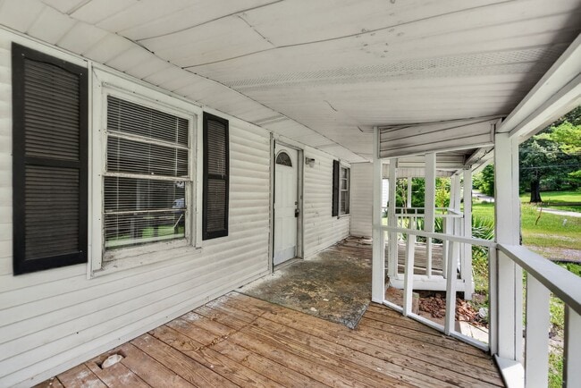 Photo - 141 W Rossview Rd