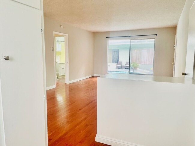 Photo - 941 N San Vicente Blvd Unidad Apt 2