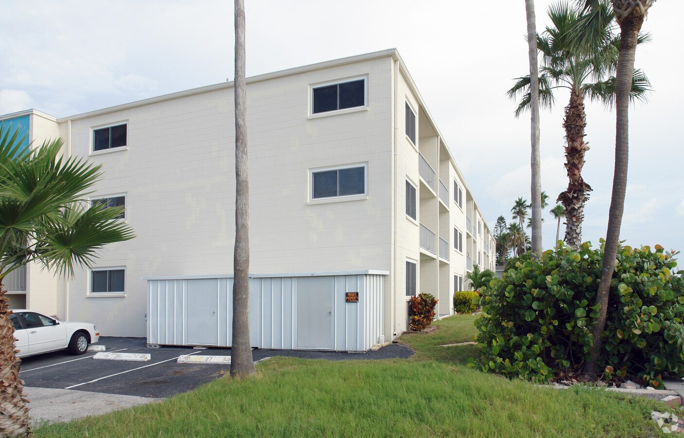Linn Crest Apartments - Linn Crest Apartments