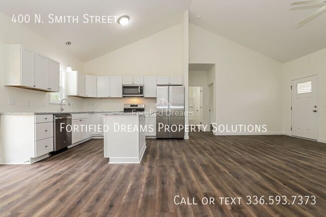 Photo - 400 N Smith St