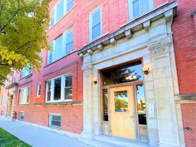 Photo - Indiana Ave 4852-58 118-124 Unit 124-105