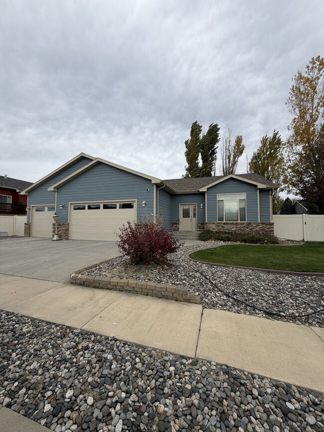 Building Photo - 5421 Spring Stone Ave