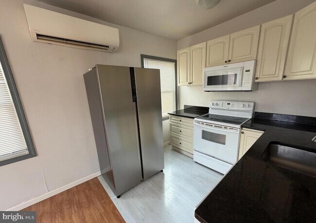 Photo - 600 Keefer Pl NW