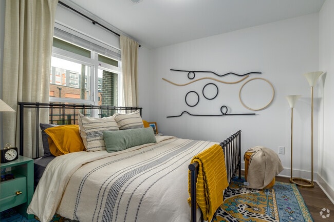 1BR, 1BA - 650SF