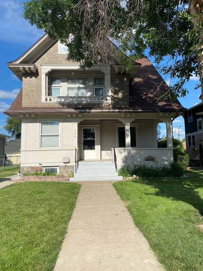 Building Photo - 304 6th Ave NW Unit 2