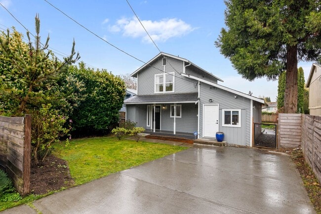 Building Photo - 923 N 100th St