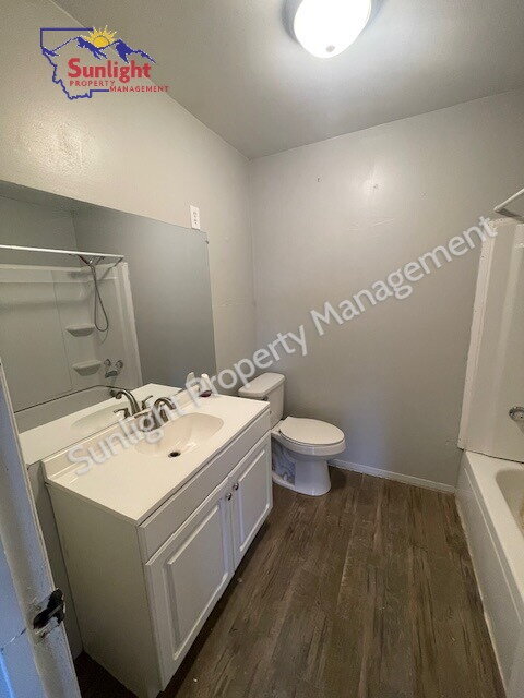 Photo - Spacious 4-Bed, 2-Bath Home for Rent in Joliet