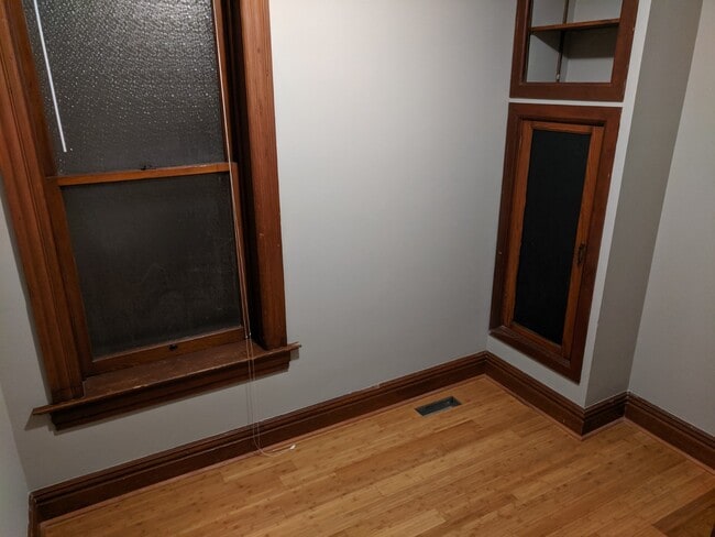 2nd, smaller bedroom - 3666 Botanical