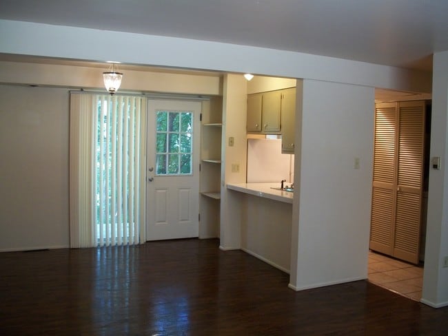 Photo - 524 Mercer Rd