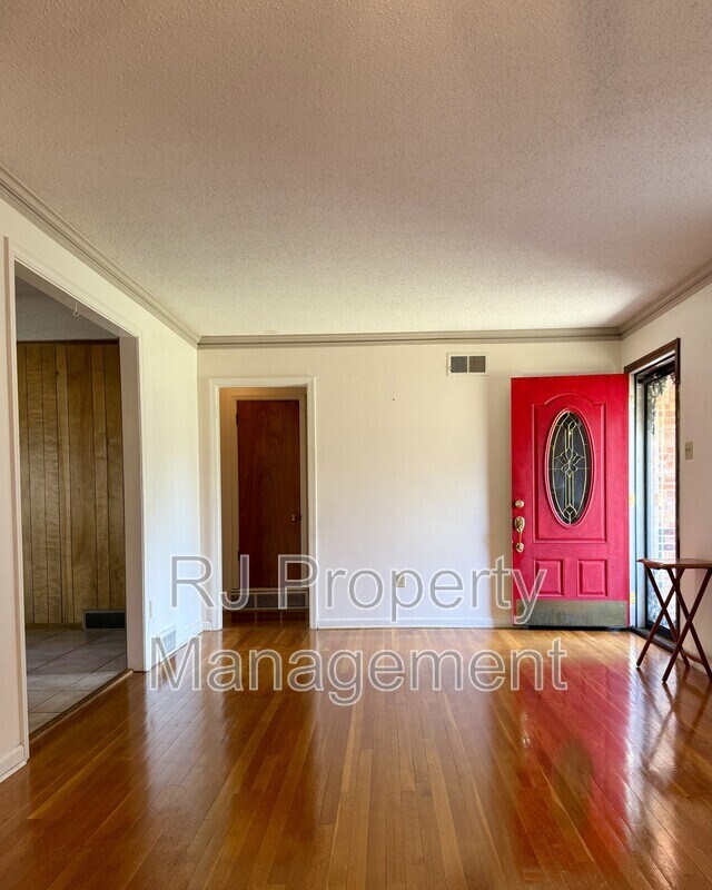 3558 Greentree Dr