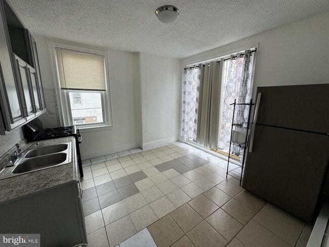 Photo - 2033 McKean St