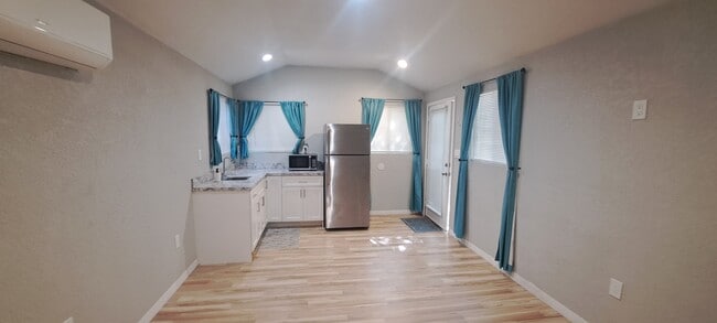 Photo - 3505 N 72nd St Unidad 1