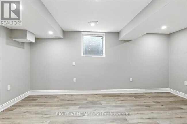 Photo - 1 Lorilee Crescent