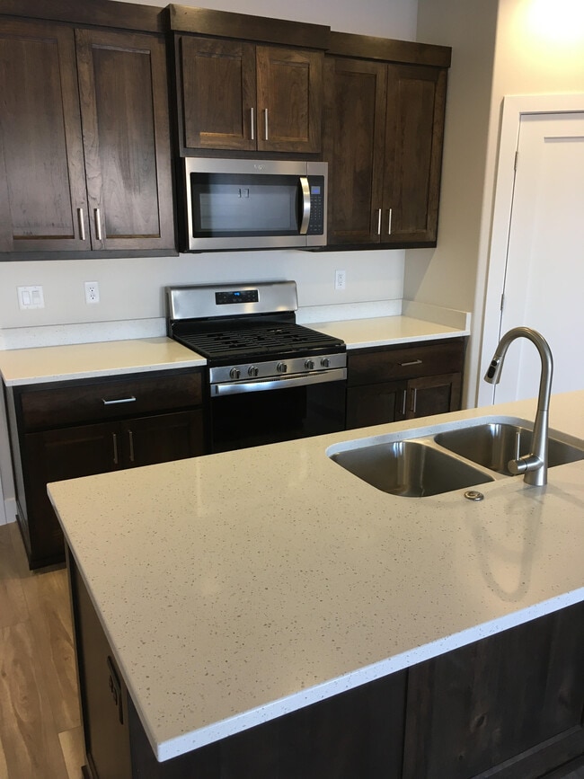 Building Photo - 831 S Black Alder Dr Rental