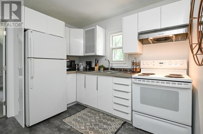 Photo - 123 Pamilla St
