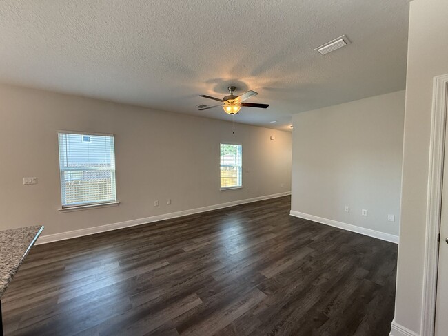 Photo - 4 Bedroom 2.5 Bath Home in Nautical Landing For Rent!