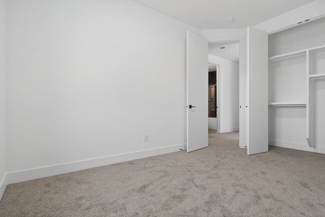 Photo - 1 - 4603 21 ave