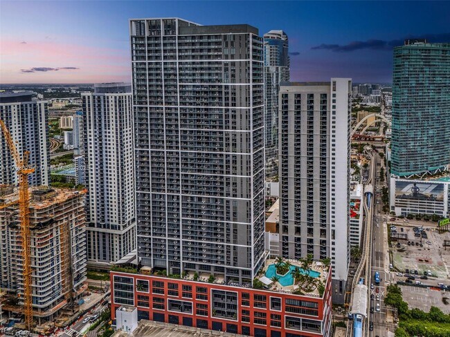 Building Photo - 601 NE 1st Ave Unit LPH 4814 Rental