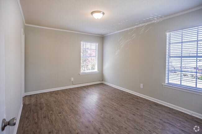 2 BR, 1.5 BA - 763 SF