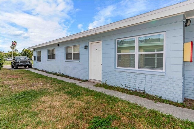 Building Photo - 140 112th Ave N Unit 4