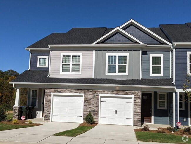 Building Photo - 3 BEDROOM TOWNHOME DOWNTOWN CONCORD-GREENW...