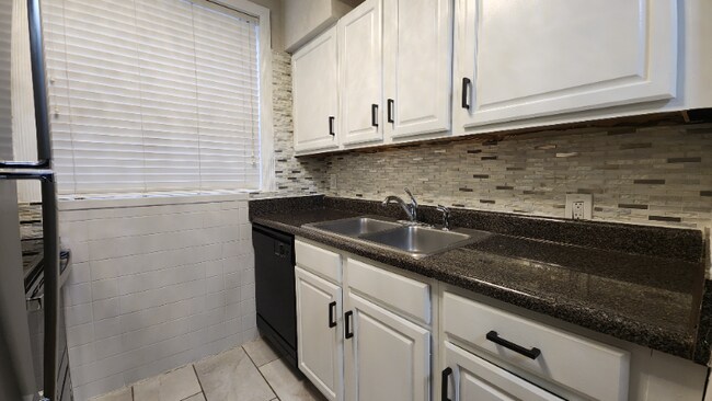 6304 Bancroft Ave Unit 1st floor