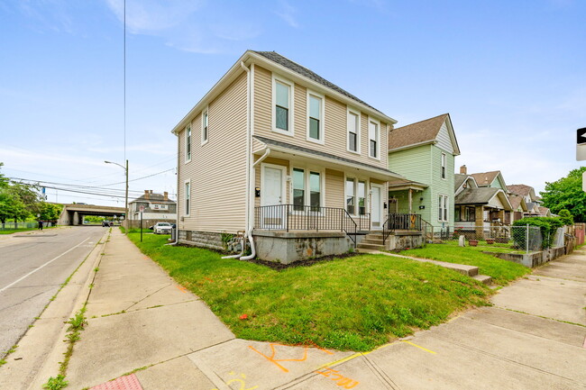 Photo - 837 Campbell Ave Townhome