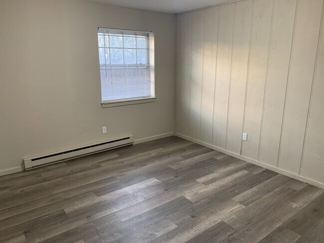 Photo - Updated 2 Bedroom 2nd Floor Apartment Unidad 2900 Lawnridge Ct Apt B
