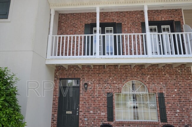 Building Photo - 2117 Cypress Hall Alley