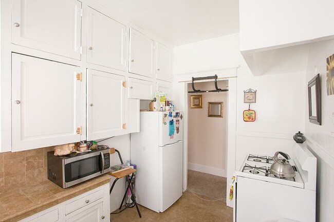 Photo - 717 E 1st St