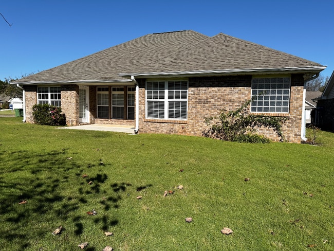 Photo - 118 Artesian Ln NW