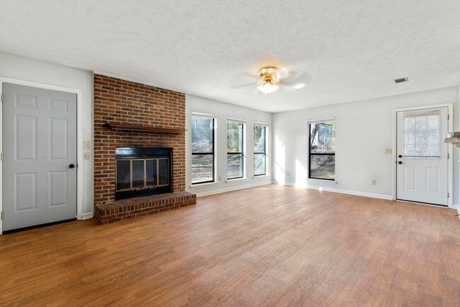 Photo - Single Family Home in Auburn - Prime Location!