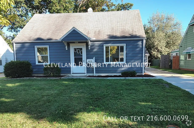 Building Photo - Renovated Euclid Home