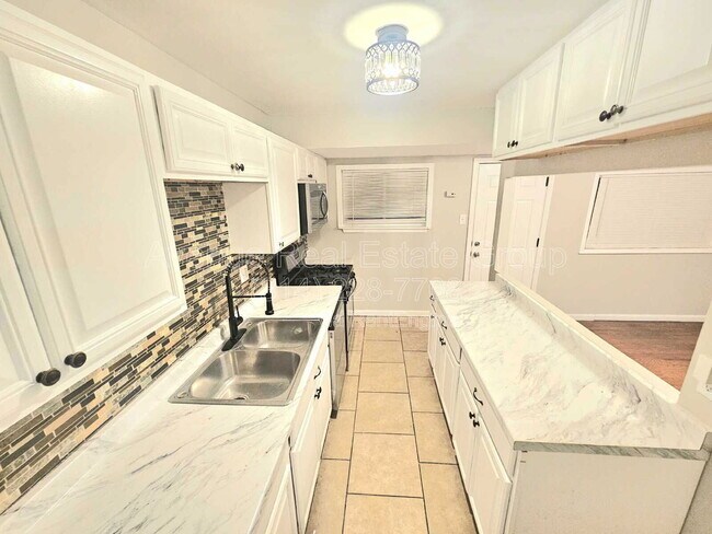 Photo - 241 Grampian Rd