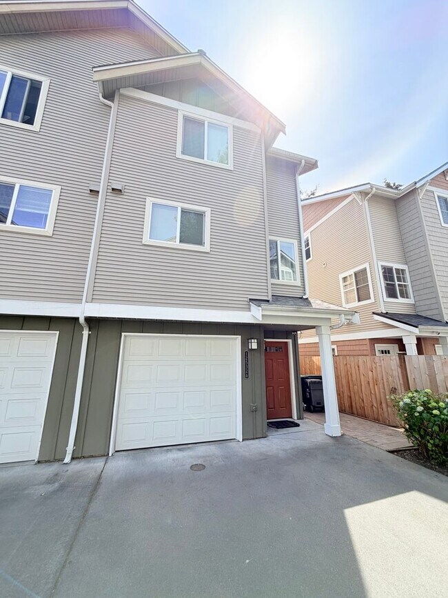 Photo - Like new three-bedroom townhome minutes to Shoreline light rail station.