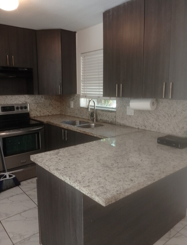 Photo - 2241 Monroe St Unidad 10 Rental