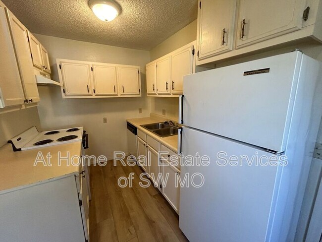 Photo - 1636 N Benton Ave Unidad Apt A