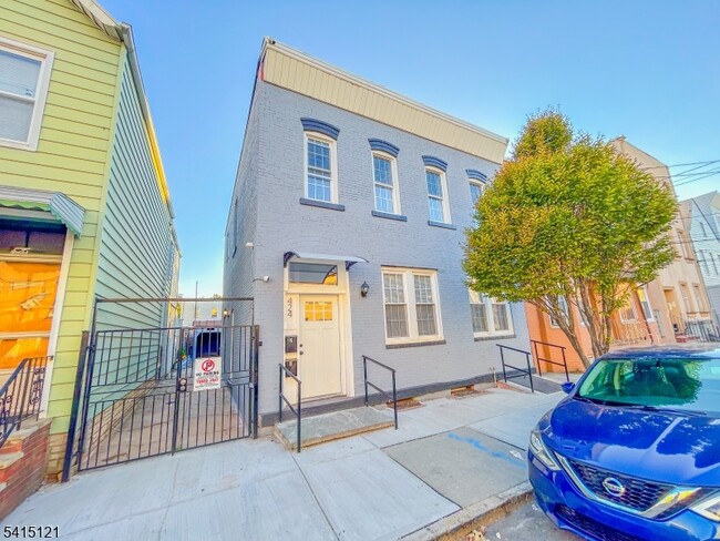 Photo - 424 Walnut St