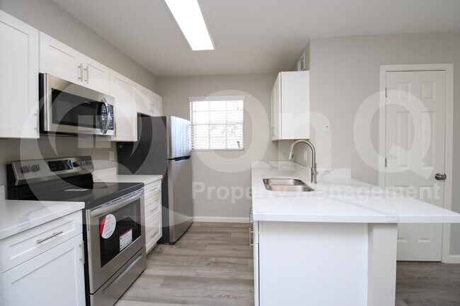 Photo - 625 S Westwood