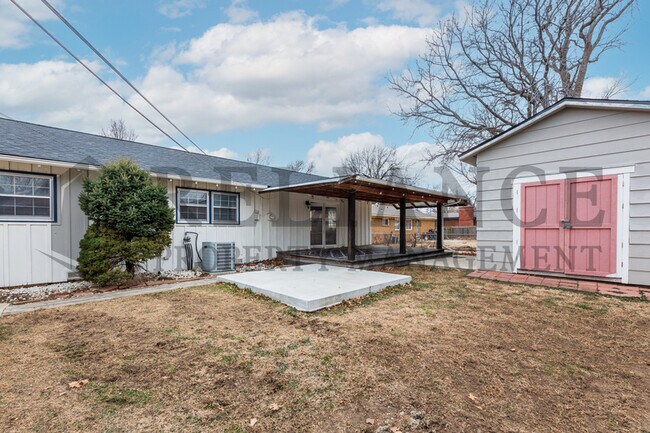 Photo - 2210 W Columbine Ln