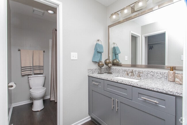 2BR, 2BA - 1210SF