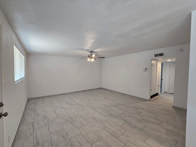 Photo - 511 N Iroquois Ave Unit B