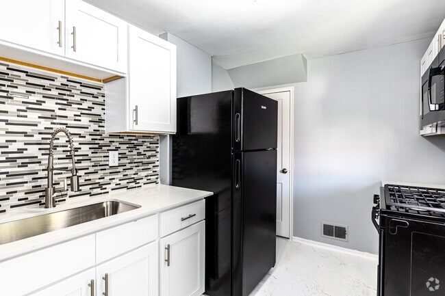 2BR, 1BA - 849SF
