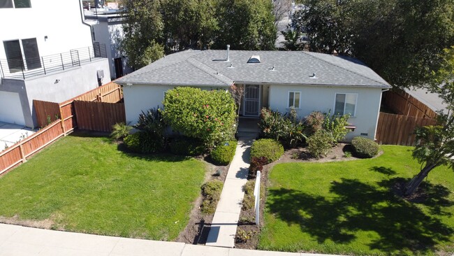 3 Bedroom, 2 Bathroom, Woodland Hills Home... - 3 Bedroom, 2 Bathroom, Woodland Hills Home...