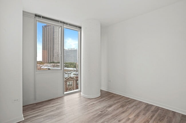 Photo - 3746 N Halsted St