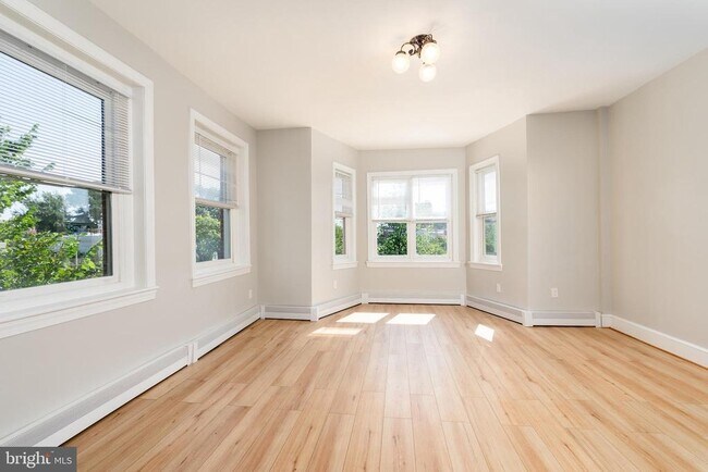 Photo - 523 Constitution Ave NE Unit 3