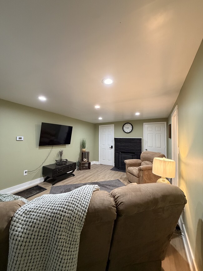 Photo - 305 W Main St