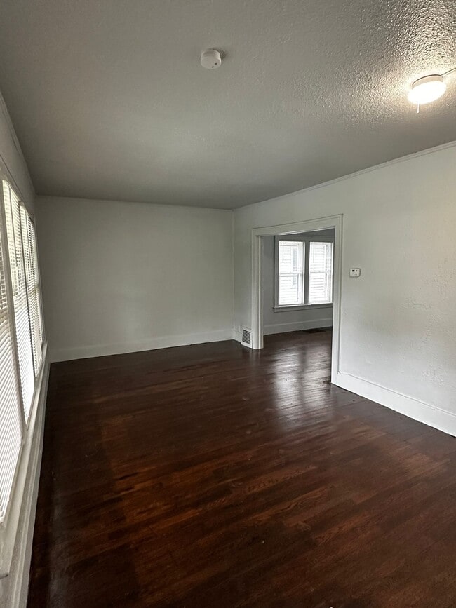 Photo - 4625 Chalmers St